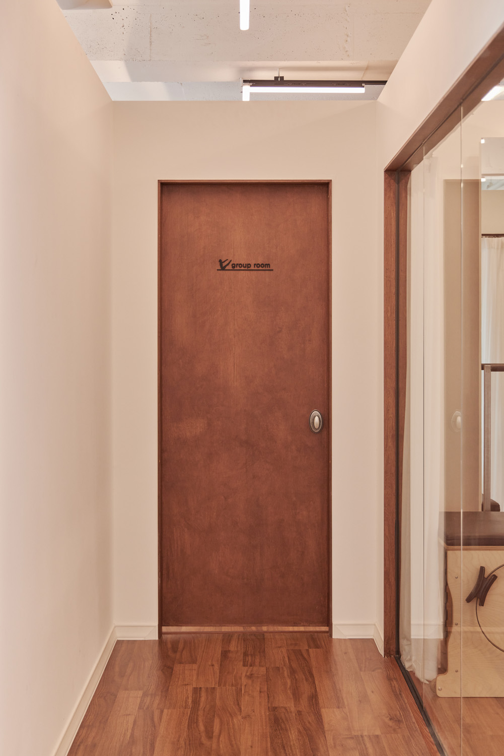 白色与木色，打造高级设计感的 30 平米公寓-20