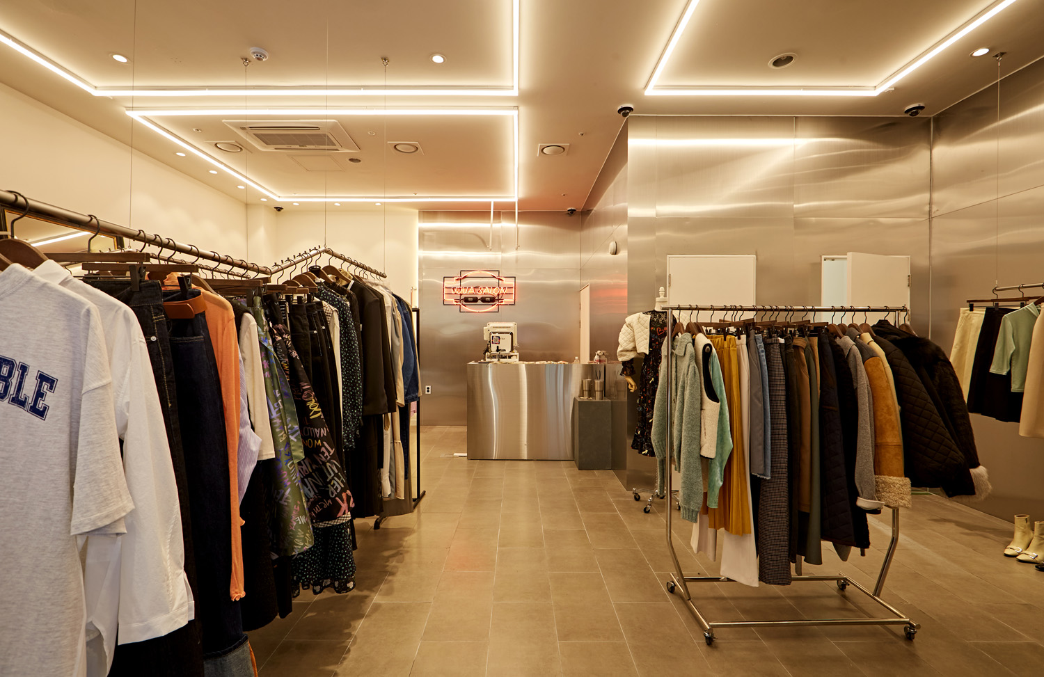 简约 22 平米女性服饰店设计，展现女性柔美魅力-4