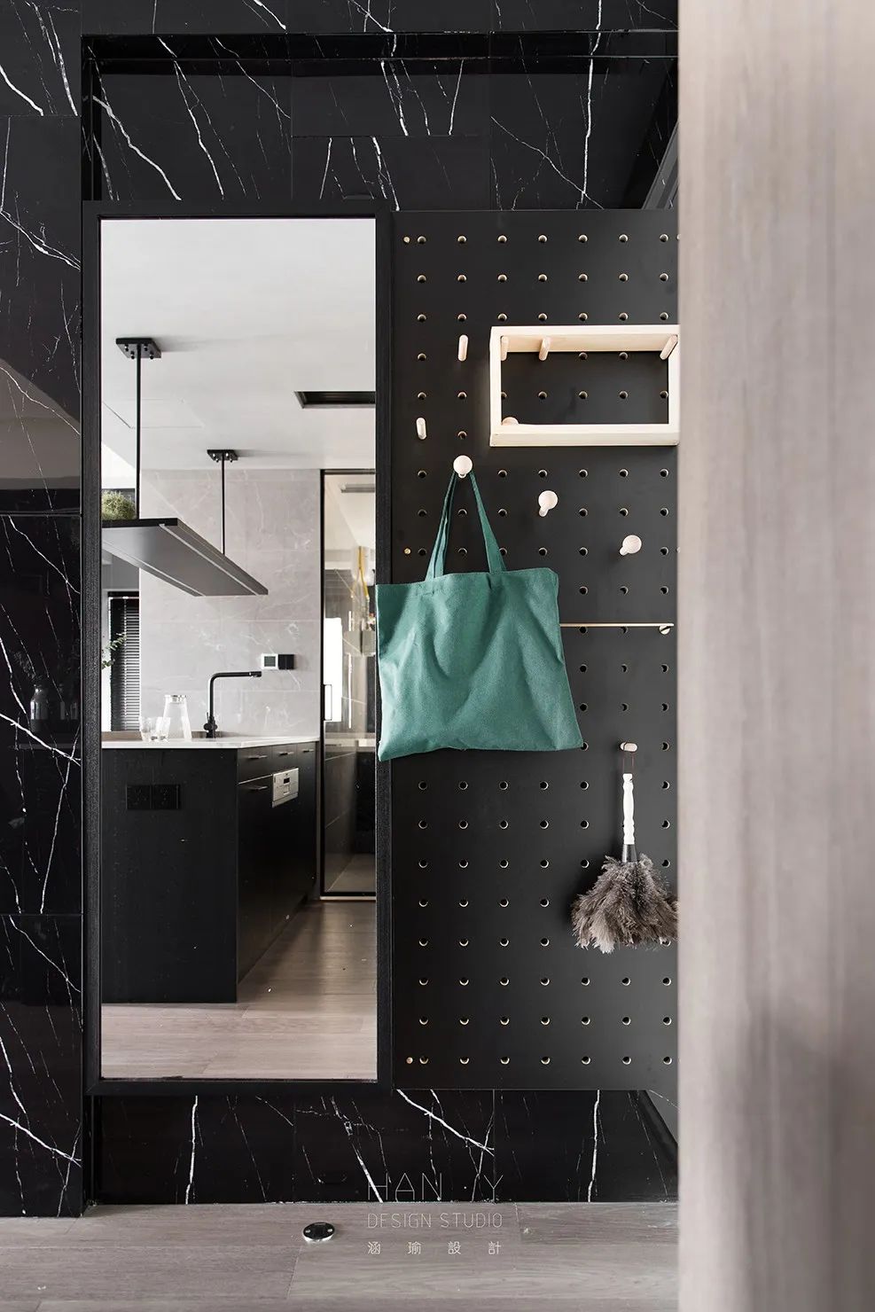 90 后建筑师小夫妻的现代风家居，中西厨分离打造高级生活-20