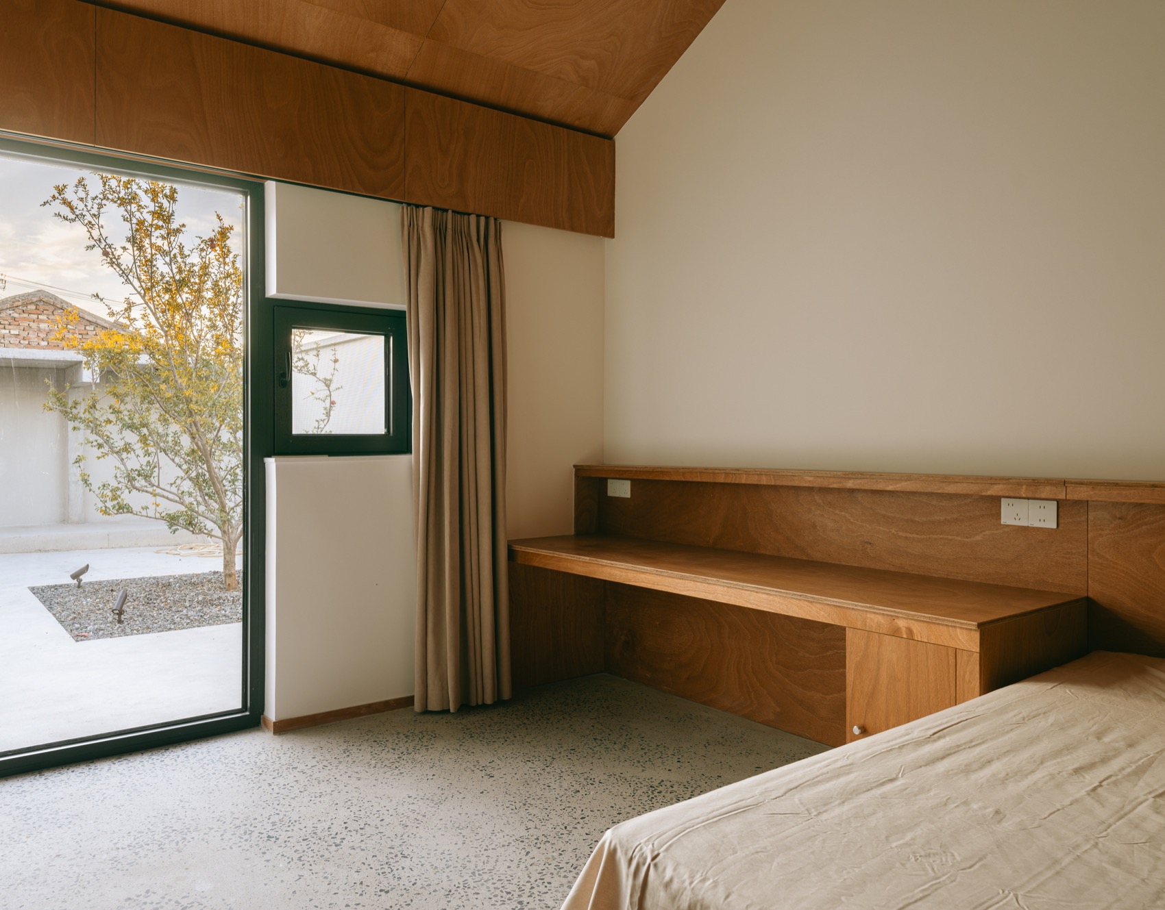 十字交叉之家 – 一朵屋面下的安顿与穿梭丨中国北京丨察社办公室-121