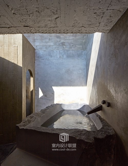 墨西哥艺术家夫妇的混凝土毛坯住宅-11