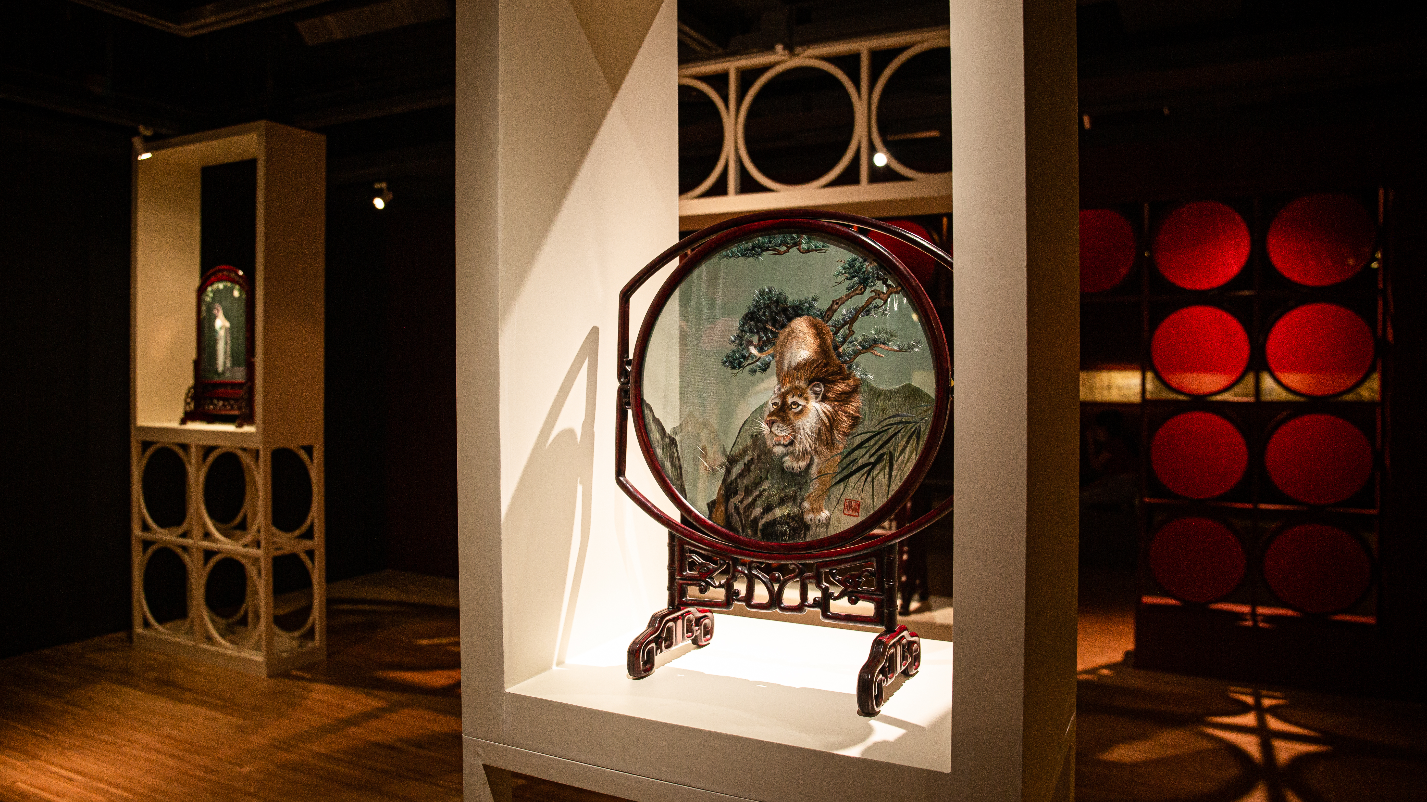 《刺繡秀秀:織品上的圖像紀事》展場及主視覺製作設計丨山峸-14