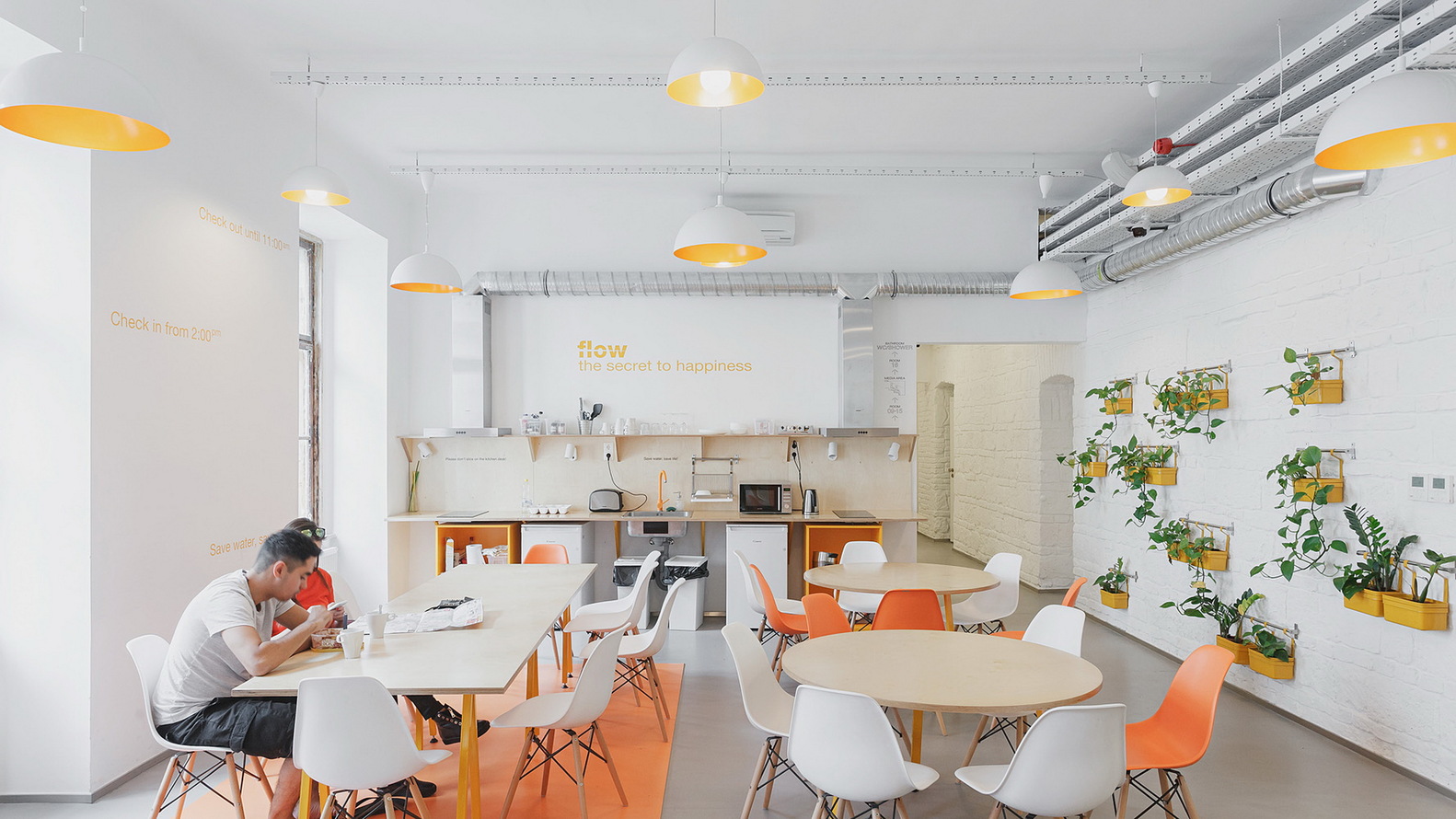 布达佩斯百年建筑变身为 98 床位青年旅舍-71