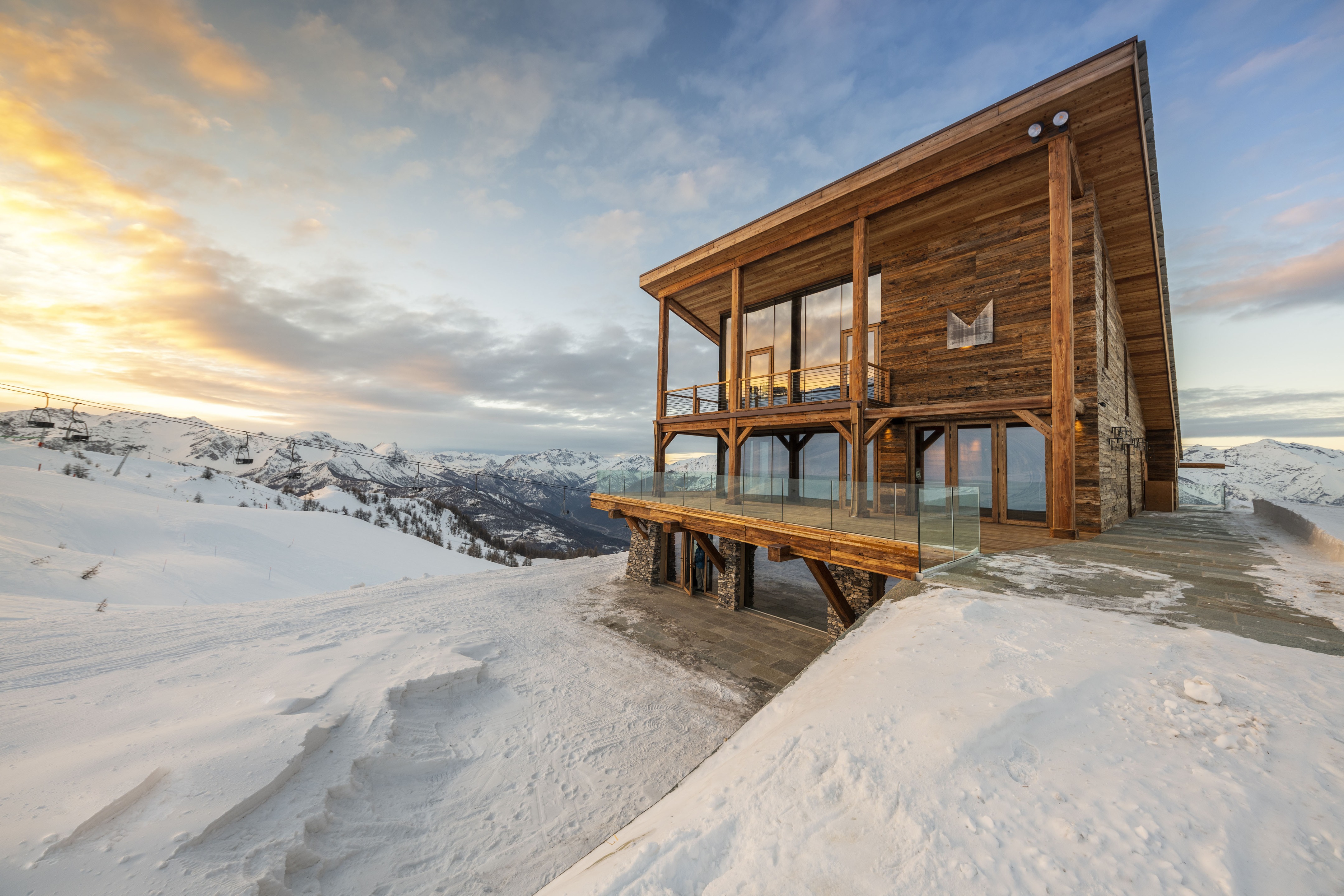 高山滑雪胜地 Rifugio La Marmotta 现代环保建筑设计-5