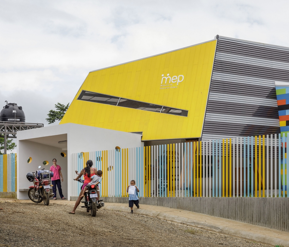 哥斯达黎加偏远公立学校 | 多彩环保的木构建筑-5