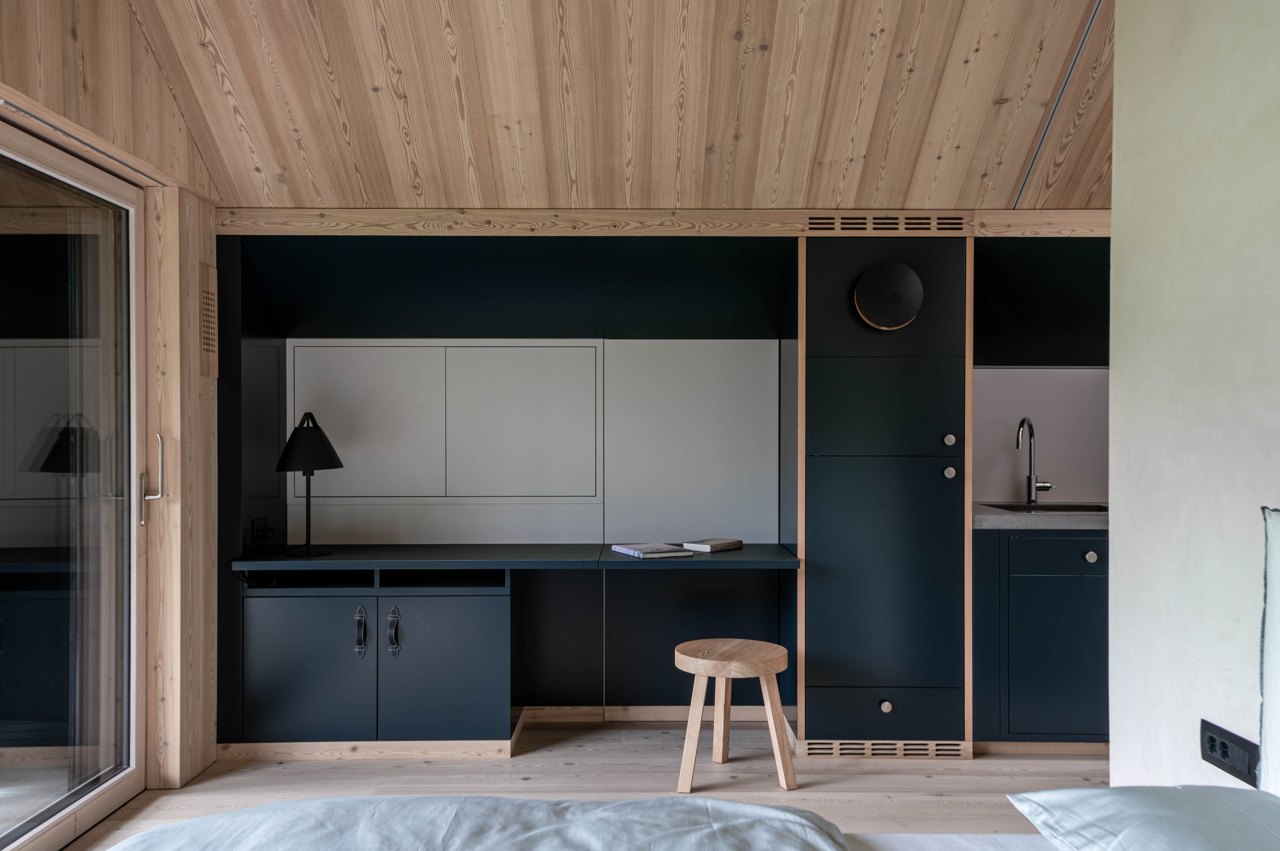 融合传统与当代的阿尔卑斯山间别墅 · Lari· Lodge丨意大利-32