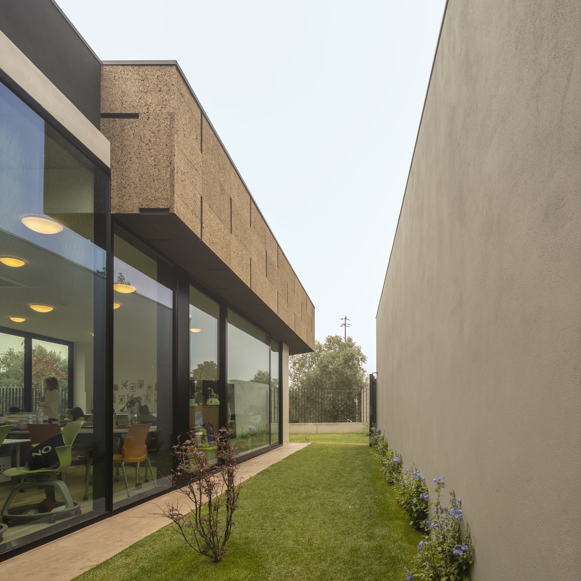 树屋学校丨葡萄牙丨Contaminar Arquitetos-30