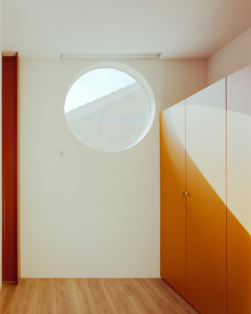 Double Roof House / Studio Tngtetshiu-17