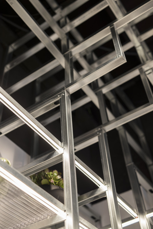 巴塞罗那某商店金属型材改造货架项目丨西班牙巴塞罗那丨Dear Design-40