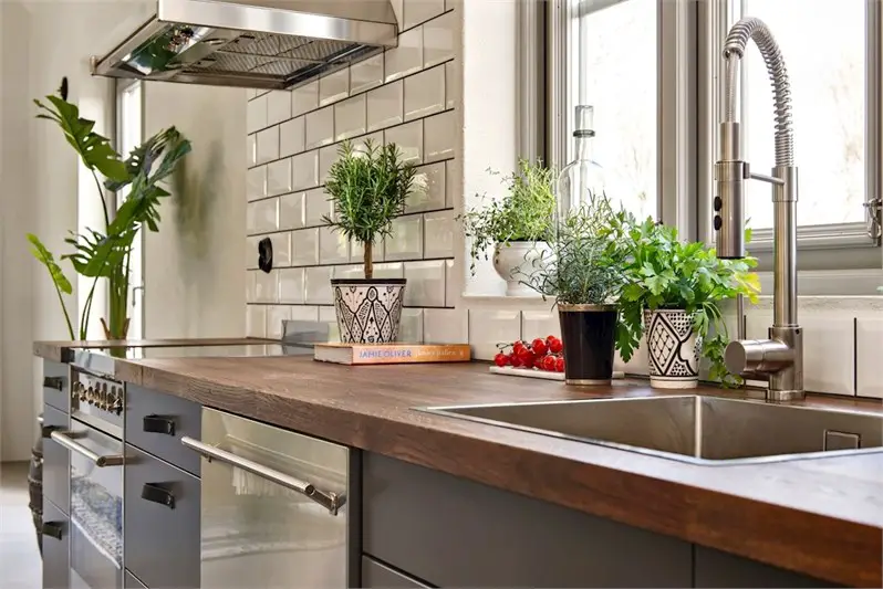 瑞典经典别墅 | 工业风厨房惊艳亮相-5