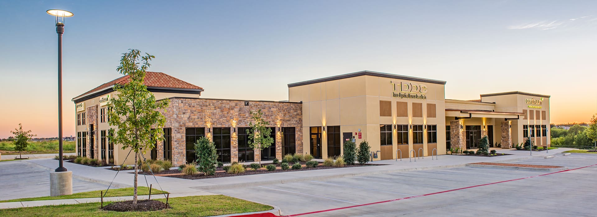 联盟医疗办公楼丨GSR Andrade Architects-1