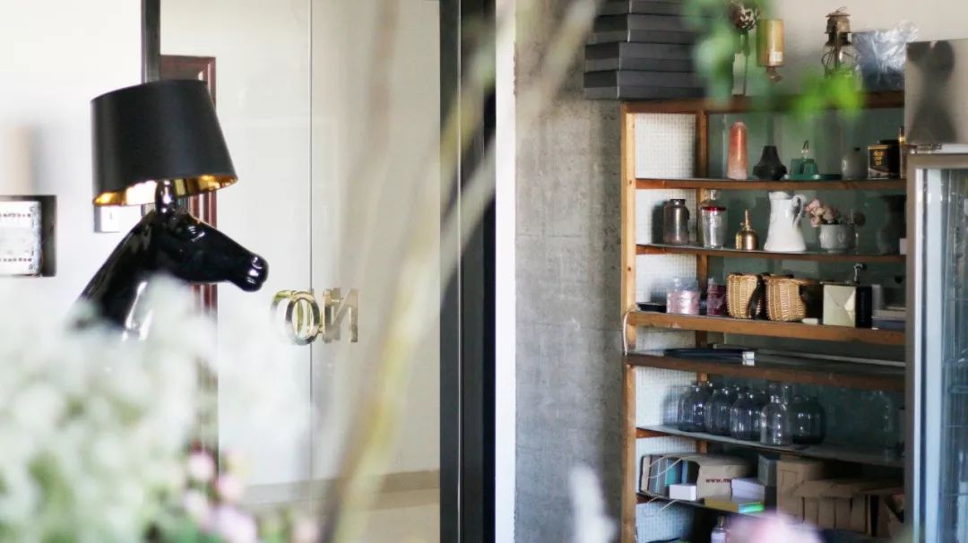 不羁花艺空间 | 混凝土与花的艺术结合-10