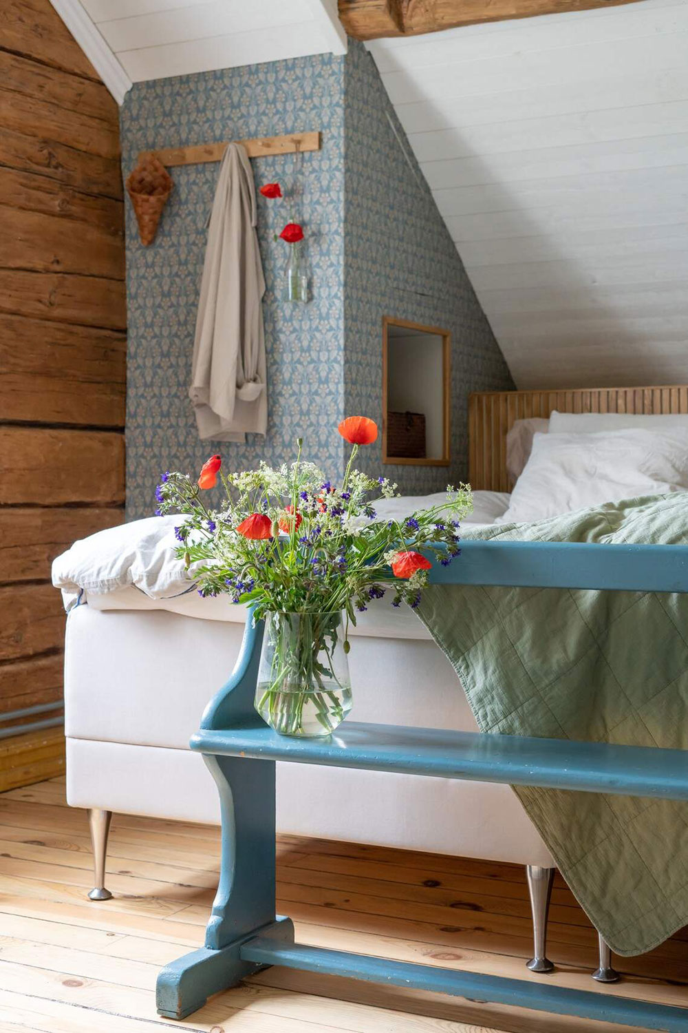 瑞典 19 世纪农场小屋的温馨改造-15