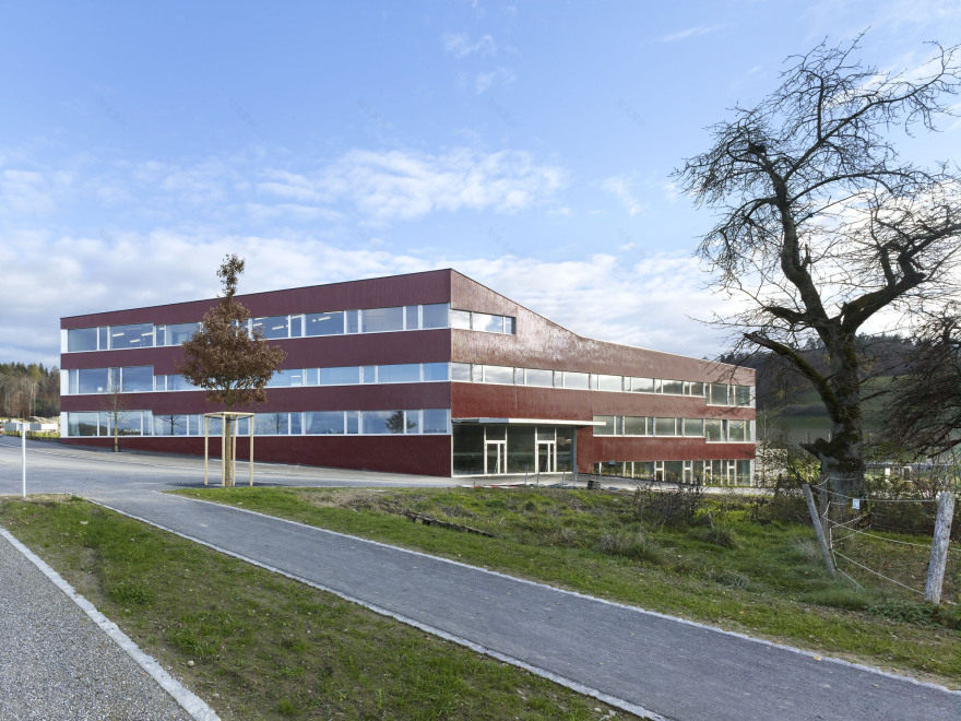 NiederwangenRied 学校和运动场丨瑞士丨BüningPfaue Kartmann Architekten-27