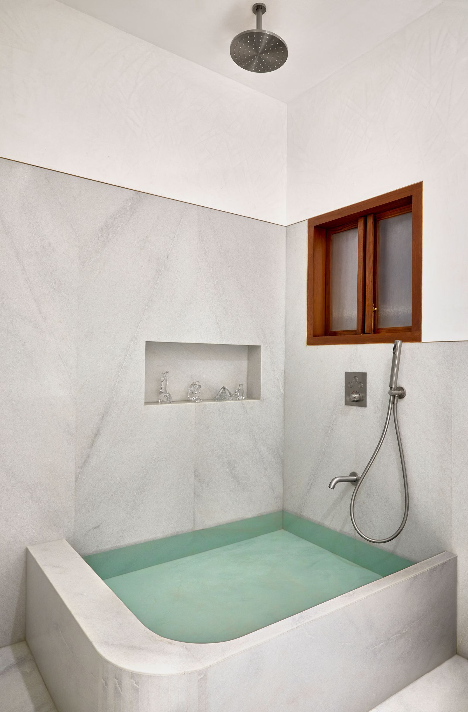 孟买科拉巴经典装饰艺术建筑内的当代公寓丨Atelier Varun Goyal-33