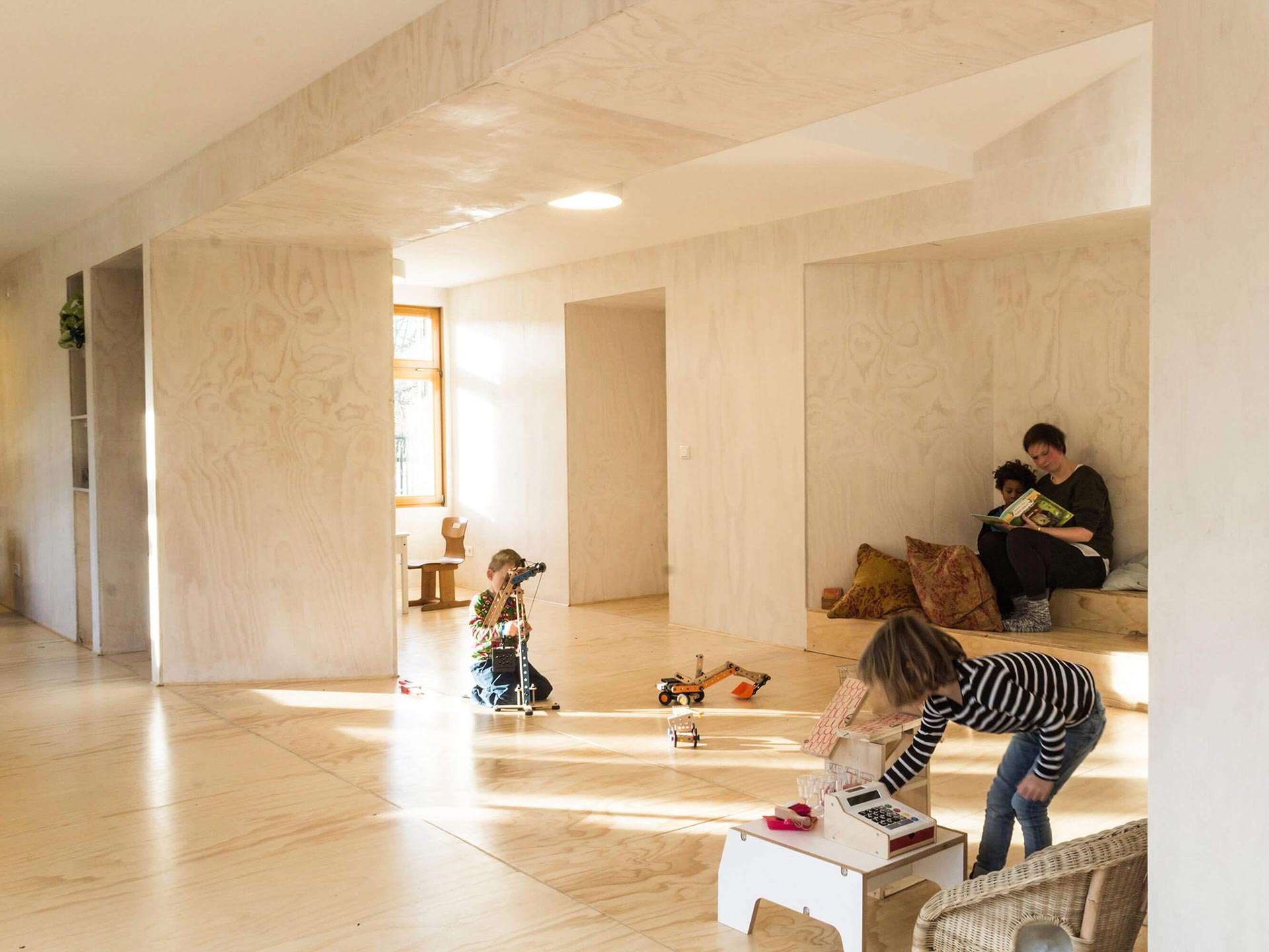 安鲍小巨人幼儿园（注：这里Riesenklein直译为巨型小的，推测是幼儿园有特别含义的名称，意译为小巨人；Anbau音译为安鲍 ） 丨GermanyHalle丨complizen Architektur-6