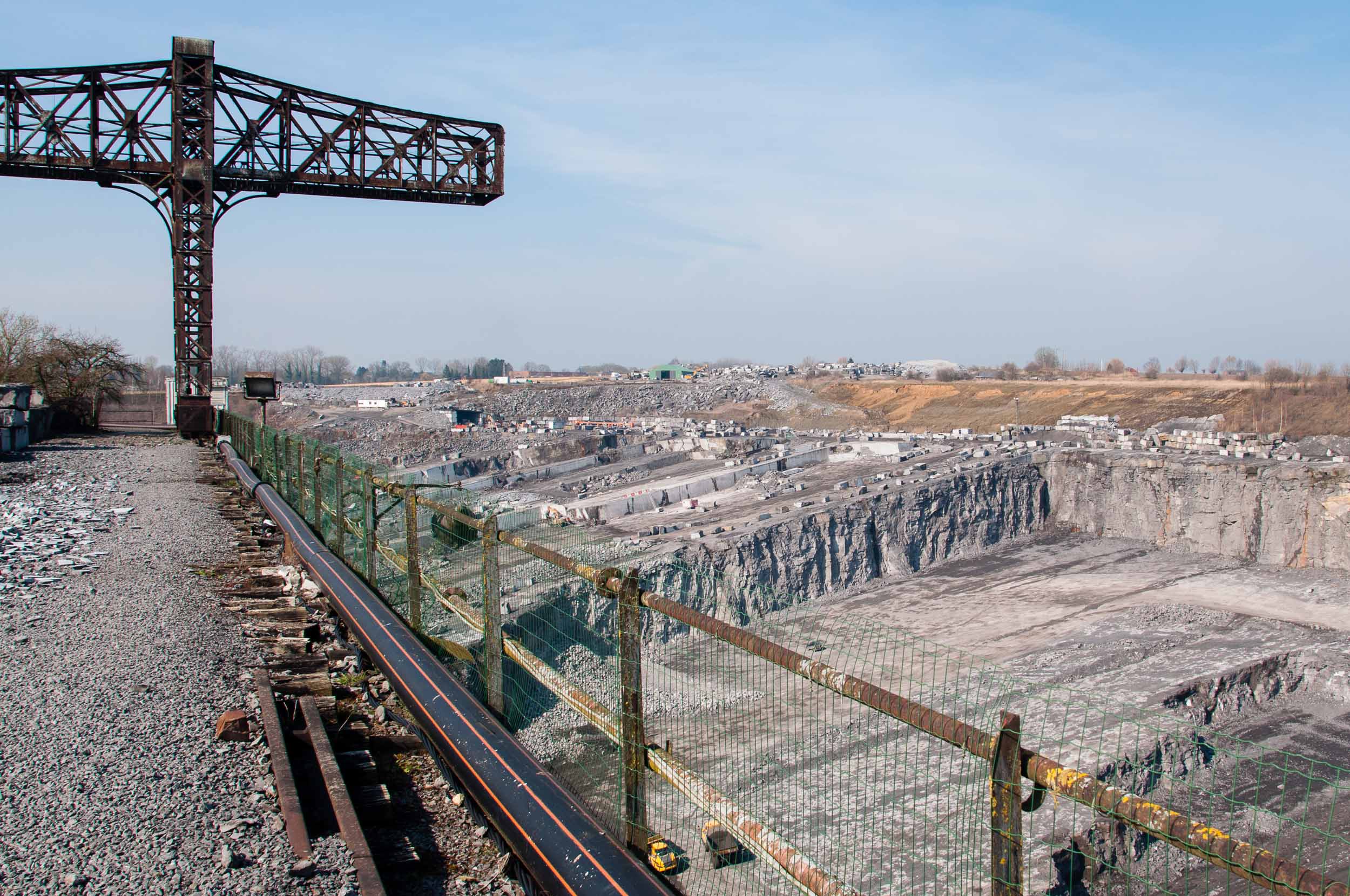 采石场·朱利安·卡雷德罗

注：Julien Carretero 一般是人名，按常见音译规则翻译为朱利安·卡雷德罗；Quarry 常见释义为采石场，若此处有特定含义，但因缺乏更多背景信息暂按常见义翻译 丨比利时埃诺-41