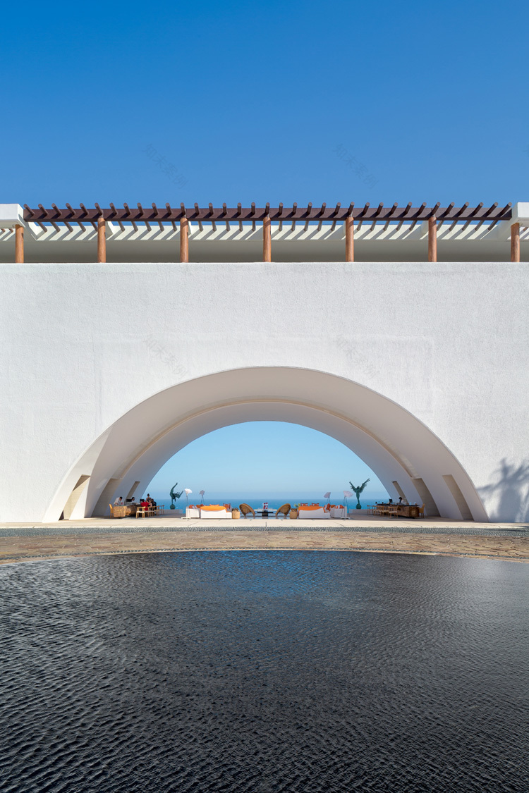 墨西哥洛斯卡沃斯海滨度假酒店——融入沙漠环境的现代建筑-17