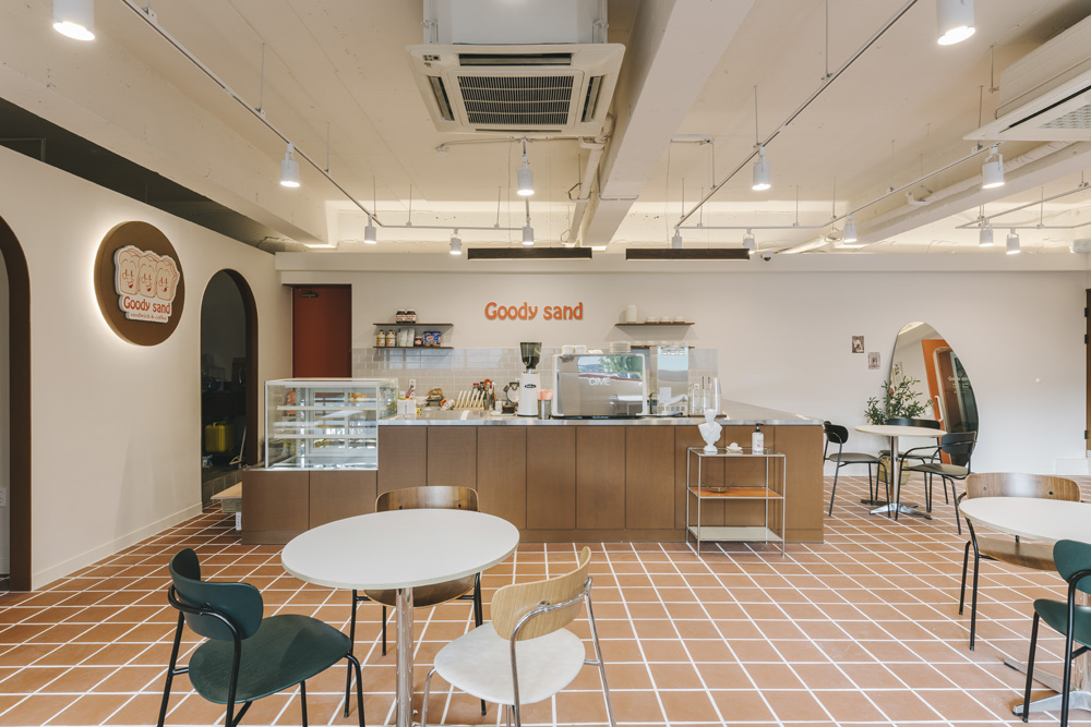 30 平米简约咖啡馆，打造精致空间-3