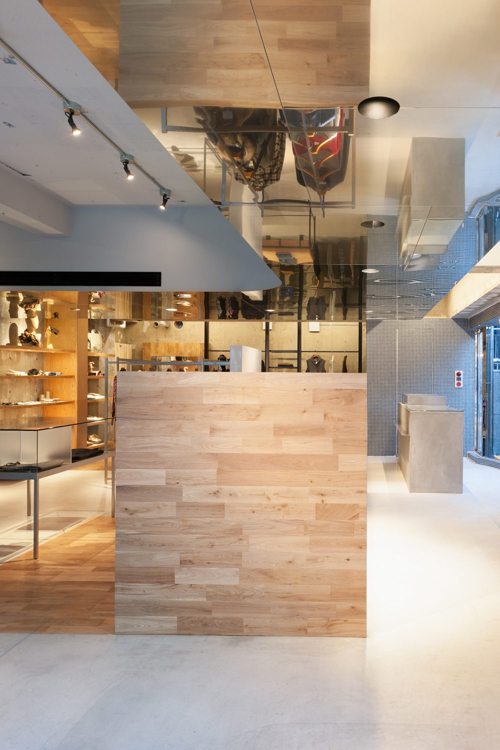 鳄鱼东京表参道

注：crocodile常见意为鳄鱼，Tokyo是东京，Omotesando是东京著名的表参道这里推测可能是指鳄鱼品牌在东京表参道的相关事物 丨日本京都丨FDS（照明设计）-24