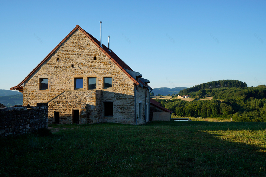 La Grange Burgundy Farm Renovation and Conversion / Le Dévéhat Vuarnesson Architectes-48