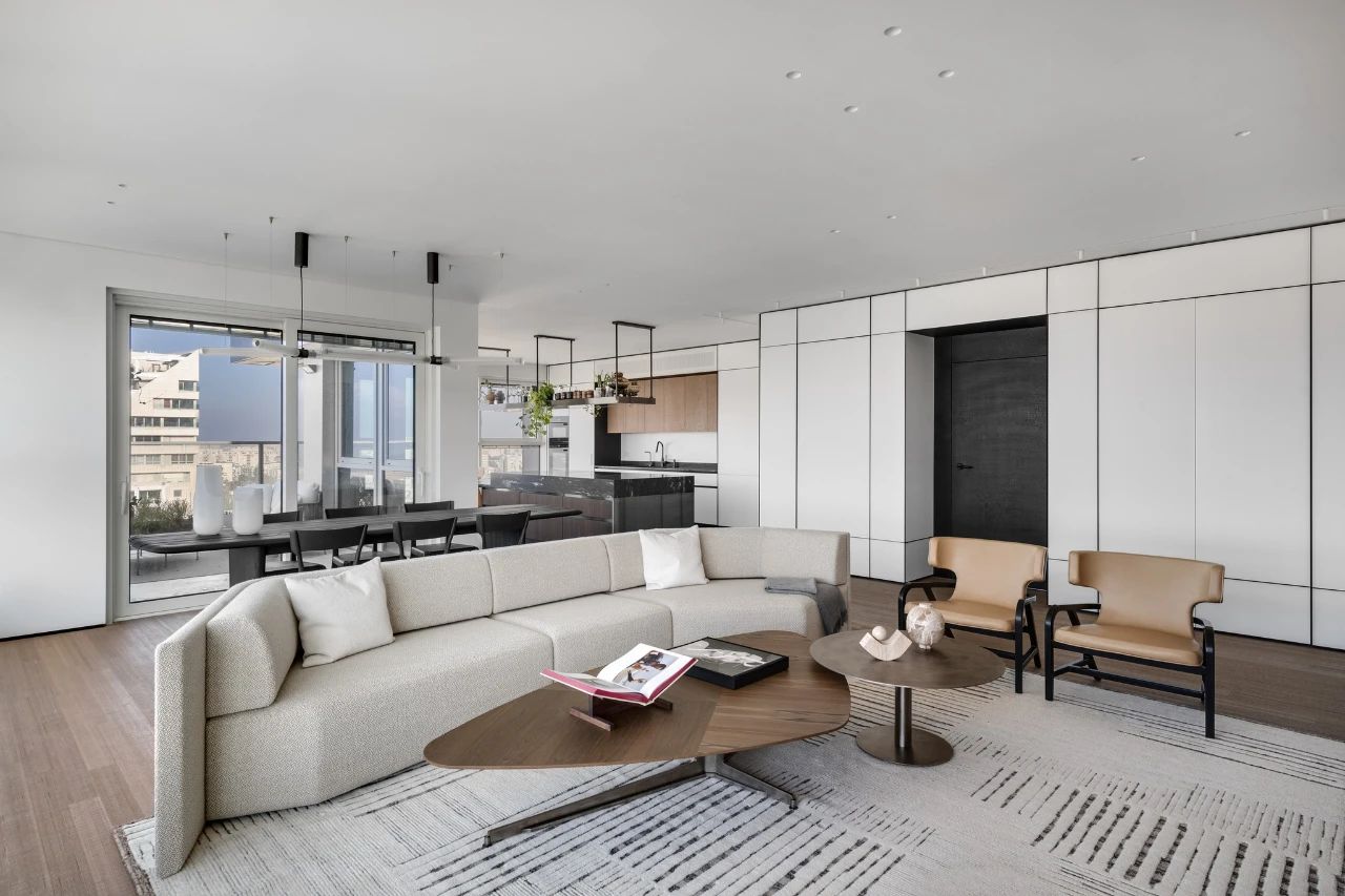 顶层简奢大宅丨Aviram Kushmirski 设计工作室-0