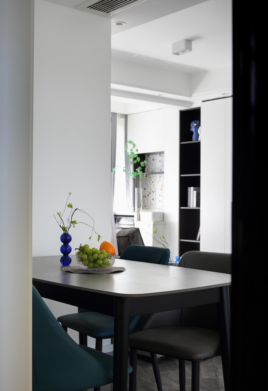 麻花辫胡茬的家-36