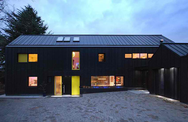 Merrodown: The Black Zinc House in England | Home Design Lover-28