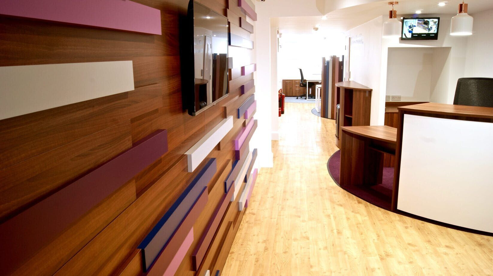 英国 Kent Reliance 银行旗舰店 · 150 年历史的精致翻新-20