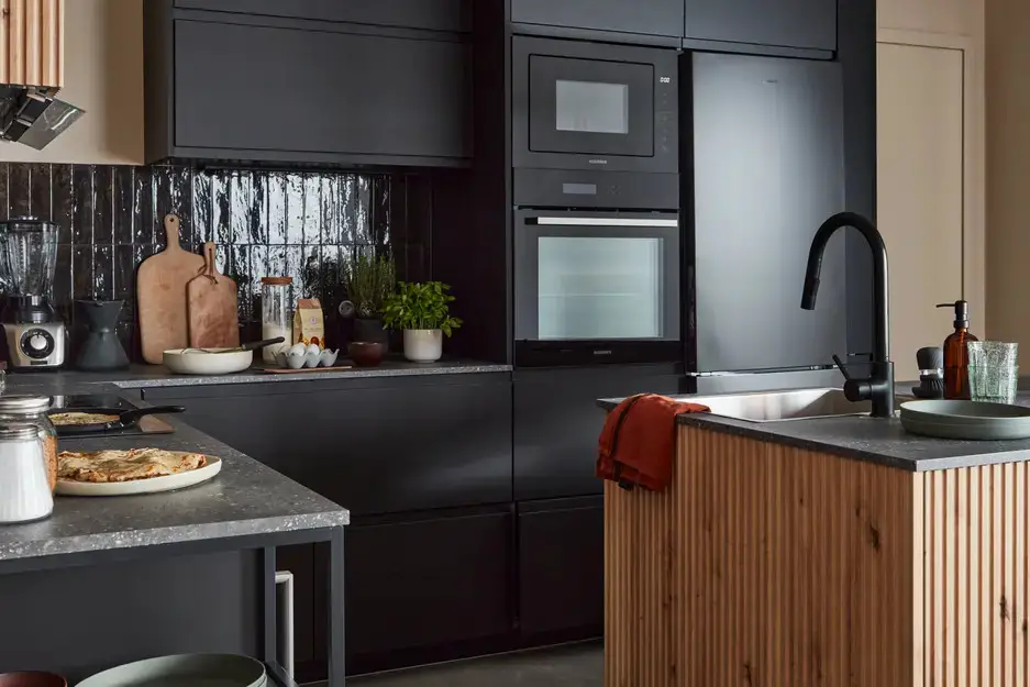 "Leroy Merlin 厨房 | 黑色与木质的完美结合"-7