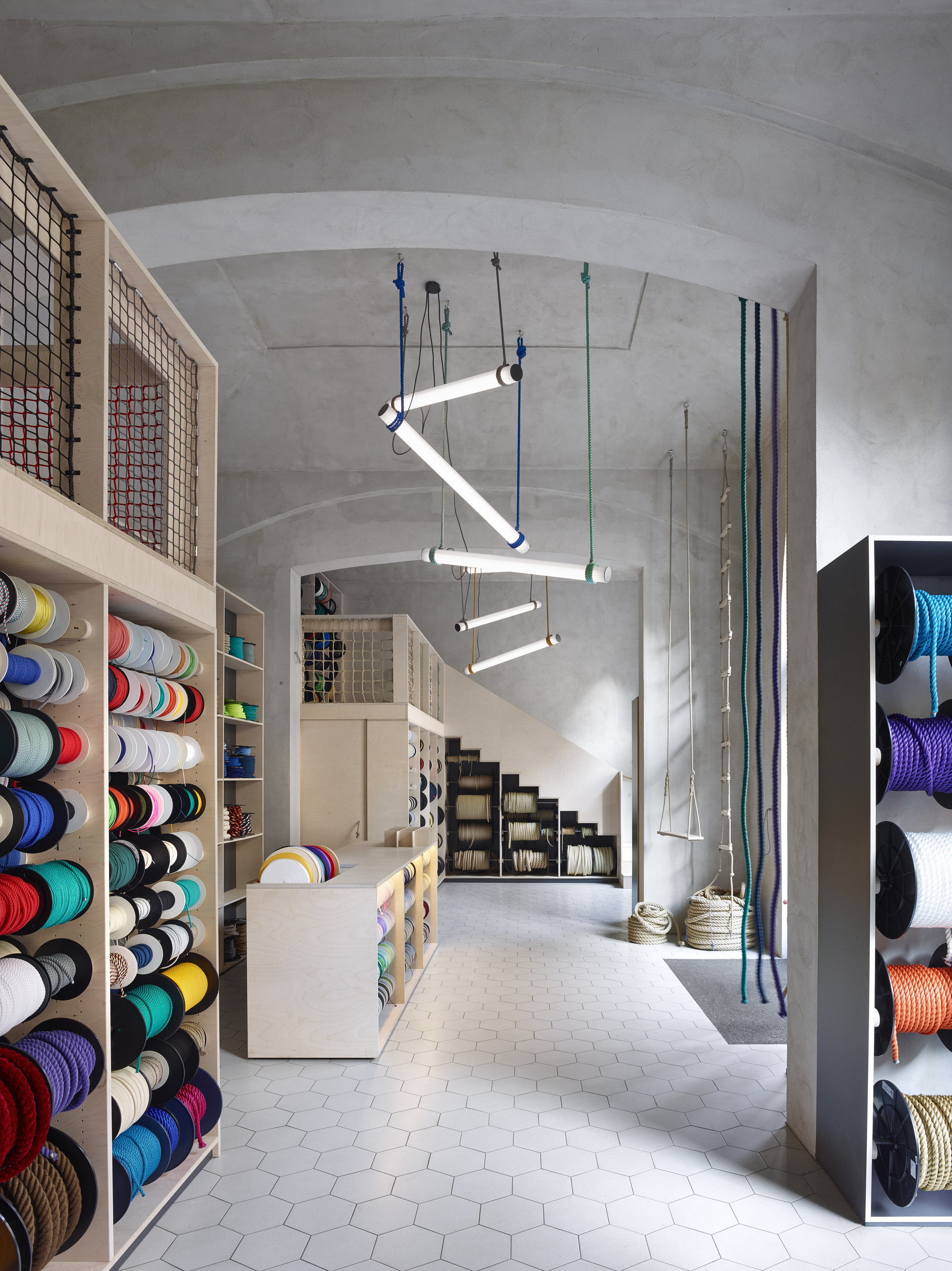 Rope Shop Ujezd · 恢复百年公寓底层的绳店风采丨意大利布拉-6