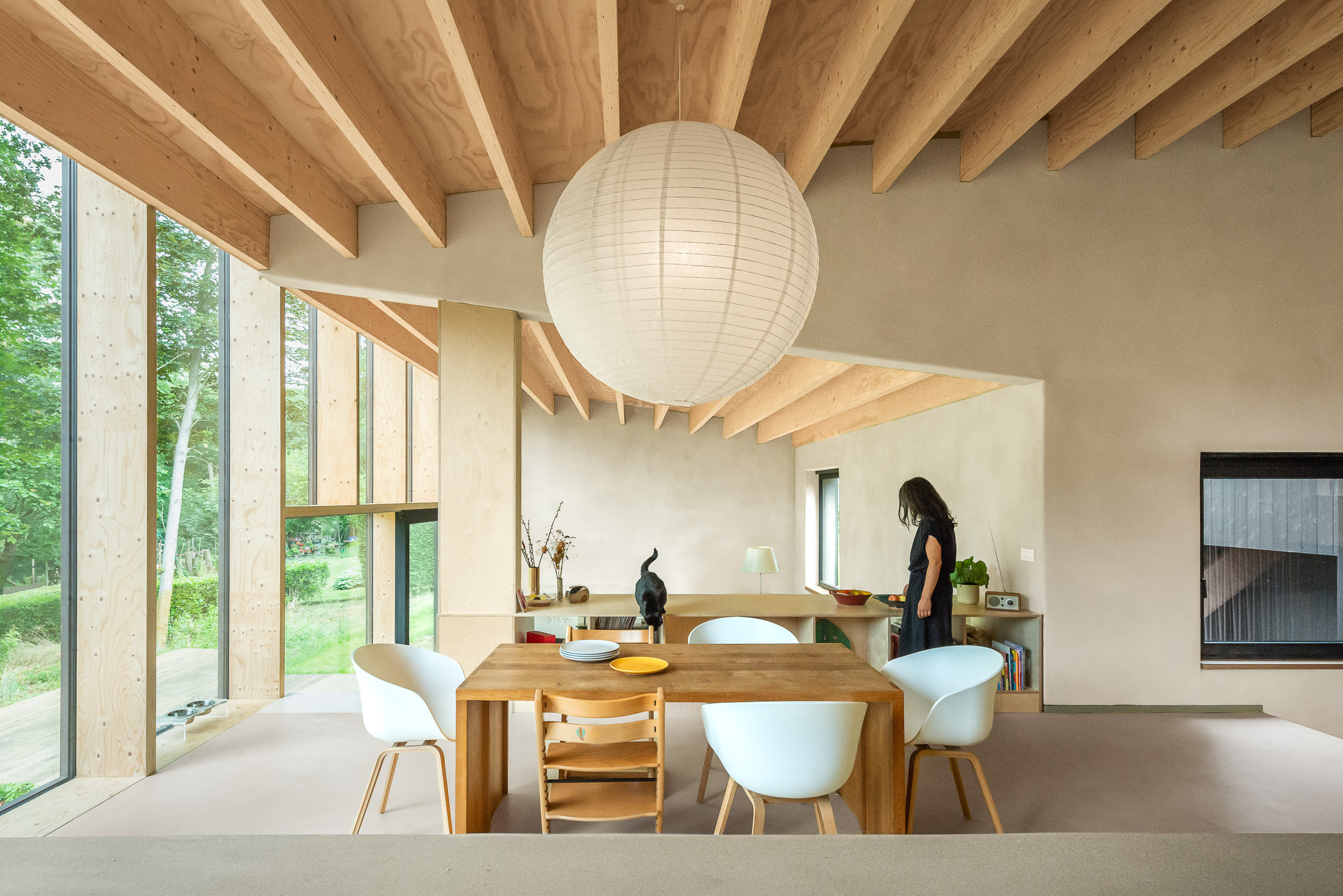 内部风险投资公司（注：House VC常见的一种理解是指企业内部设立的风险投资部门或公司，专门对企业内部有潜力的项目或业务进行投资，这里的翻译结合此常见语境给出，但需根据具体上下文进一步确定其精准含义） -15