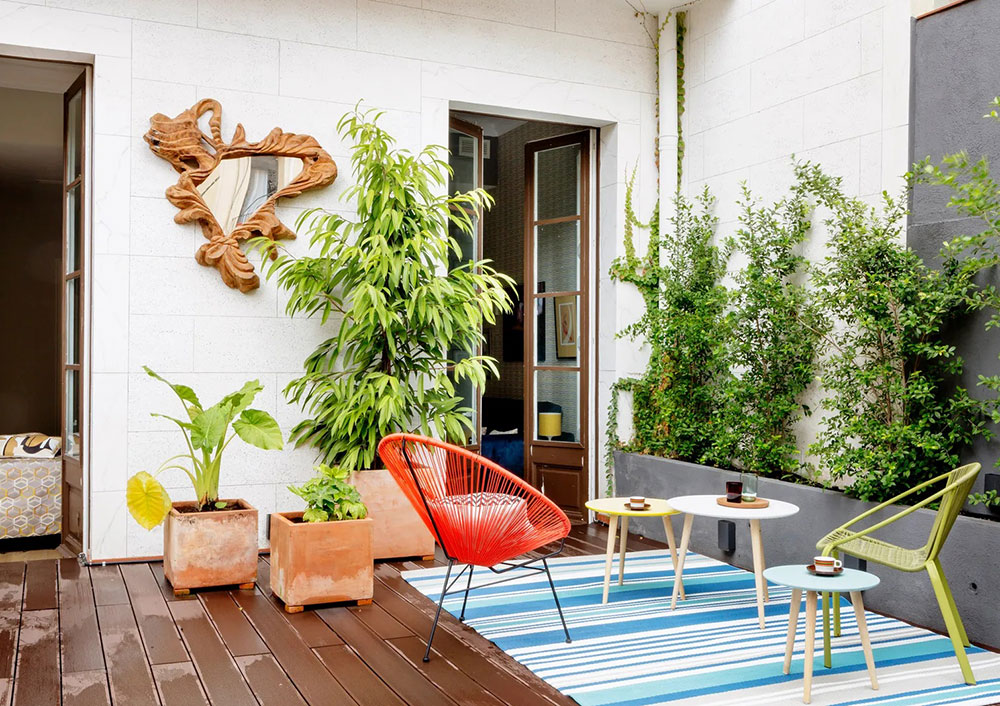 巴塞罗那现代主义建筑中小公寓的鲜艳设计-12