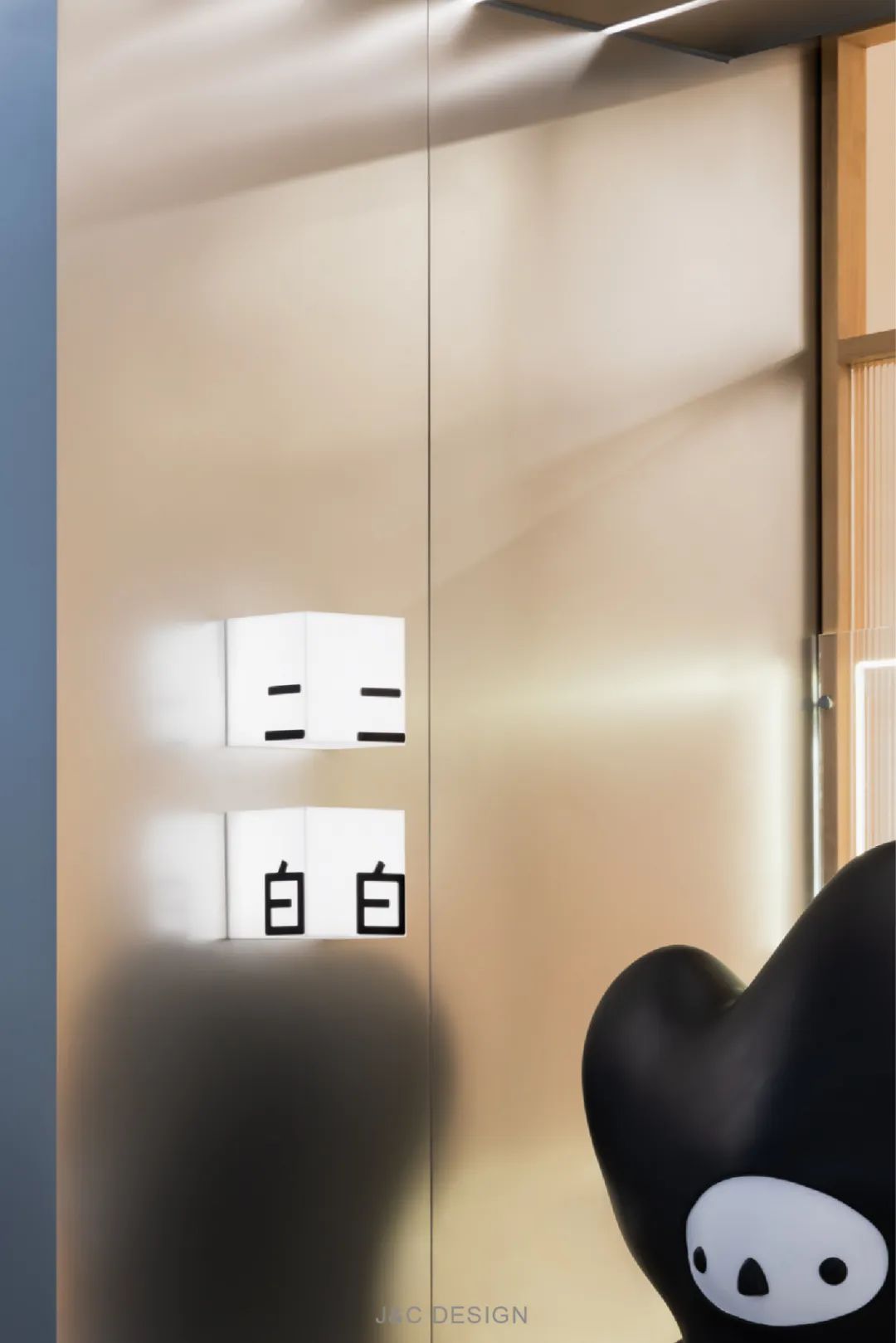 SUNNY WHITE RED 店铺设计丨中国济南丨及上室内设计事务所-17