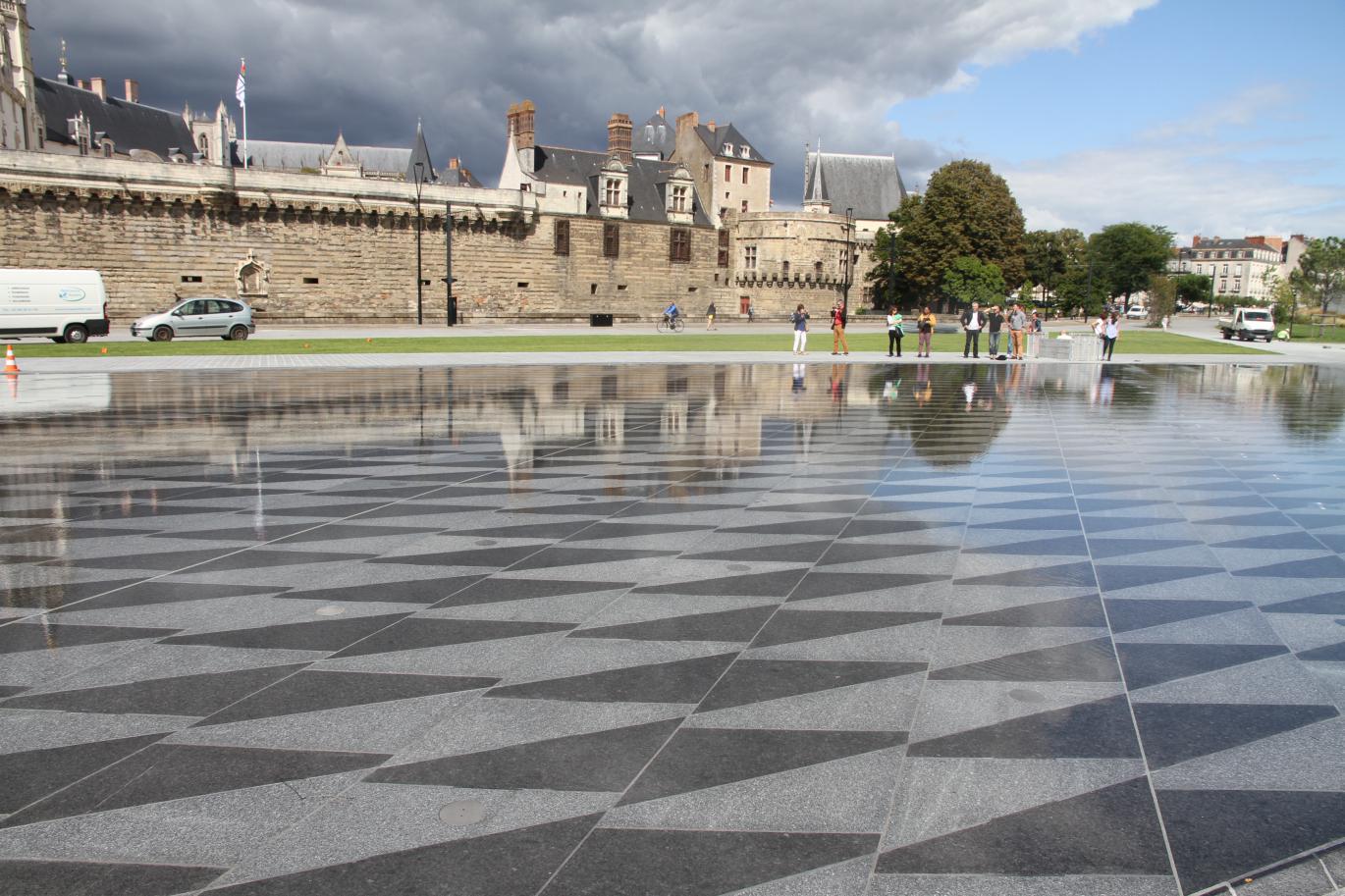 水镜；水面倒影（注：Miroir d’eau常见有这两种表意，结合实际语境可能更偏向于某一种，这里按通常理解呈现） 丨法国南特丨JML,Bruno Fortier,Hervé Devantoy-9