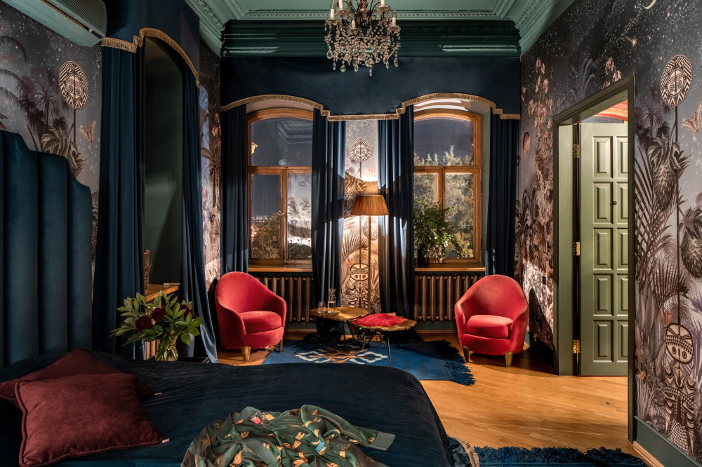 乌克兰历史公寓，古董家具打造精致闺房风格-21