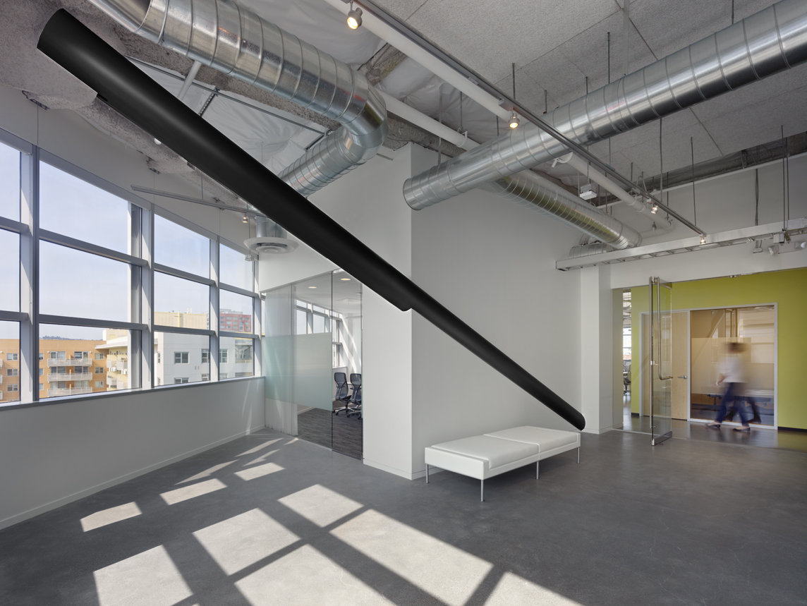 简约而富有雕塑感的日本游戏公司美国总部办公室设计-7