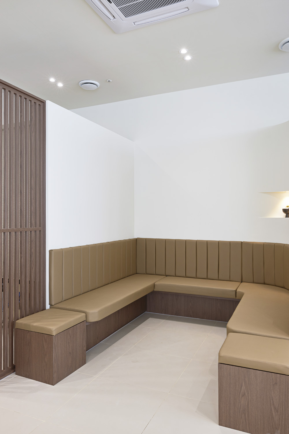 二十平米高级美容院的现代设计魅力-13