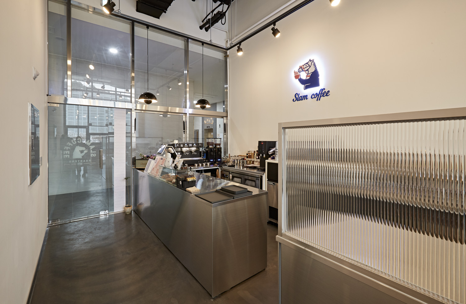 极简风 11 坪咖啡店，打造舒适空间-4