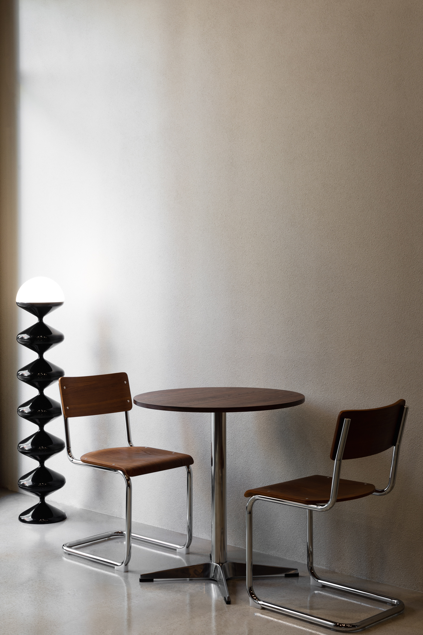 白色与木纹的 13 平贝克里咖啡厅设计-12