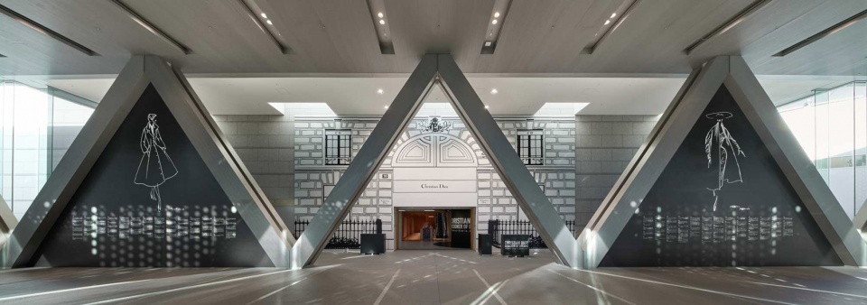 《克里斯汀·迪奥 | 梦之设计师》展览 | 传统与现代的完美融合-3