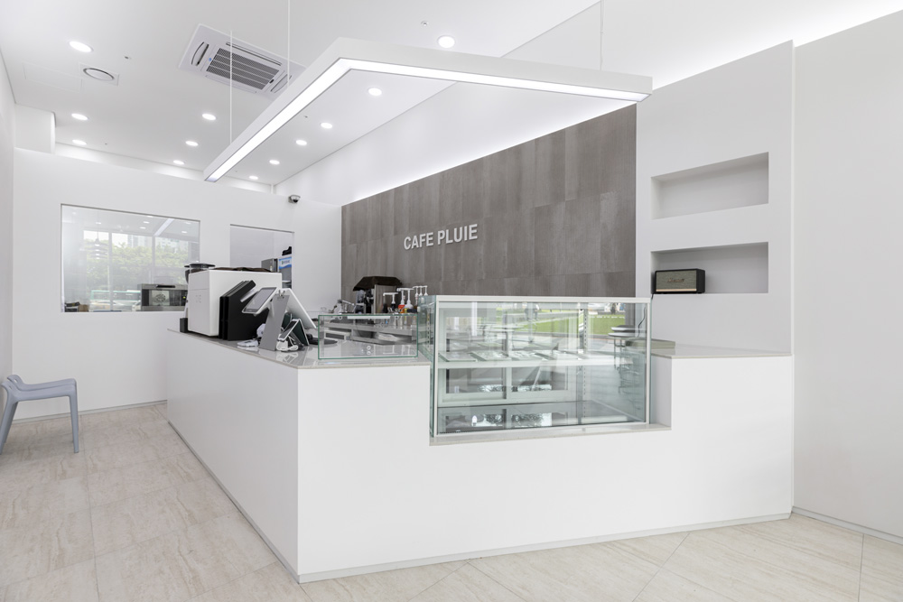 白色迷你设计，16 平咖啡厅的视觉冲击-4