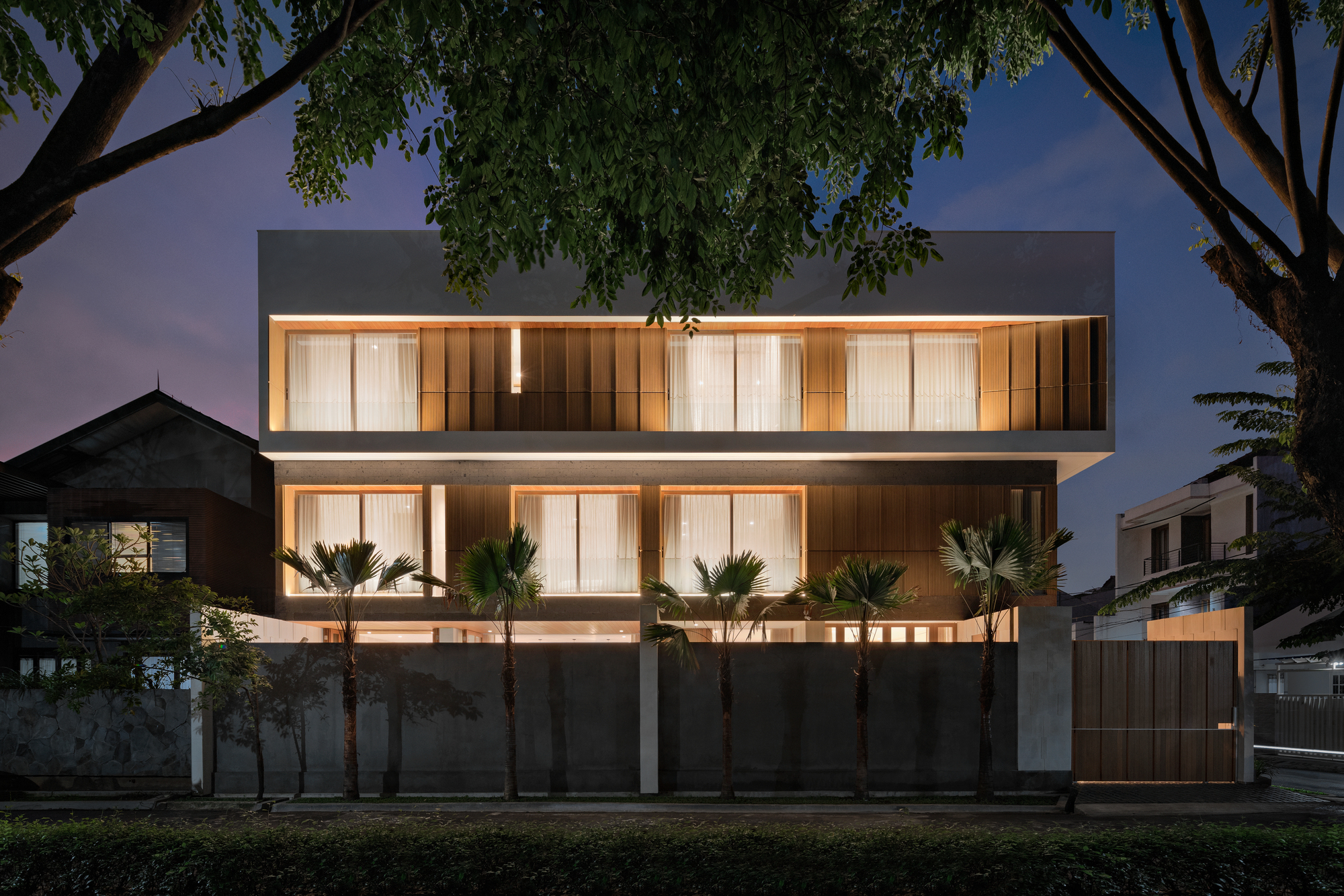 Svastaka House / Somia Design Studio-26