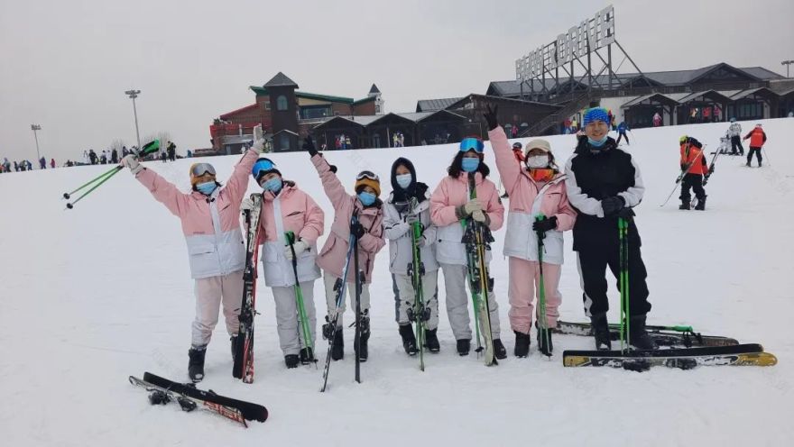 雪中温泉与滑雪的团队建设之旅丨中国北京-9