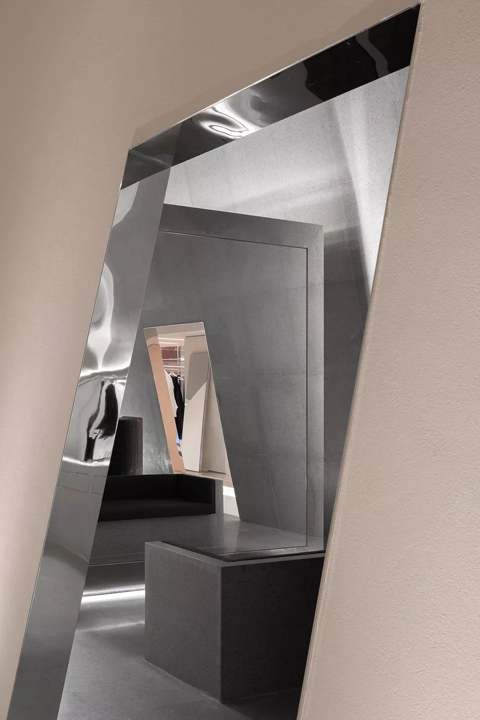 SND买手店,中轴线的布局、教堂式的建筑形制、中心点的“里程碑”-16