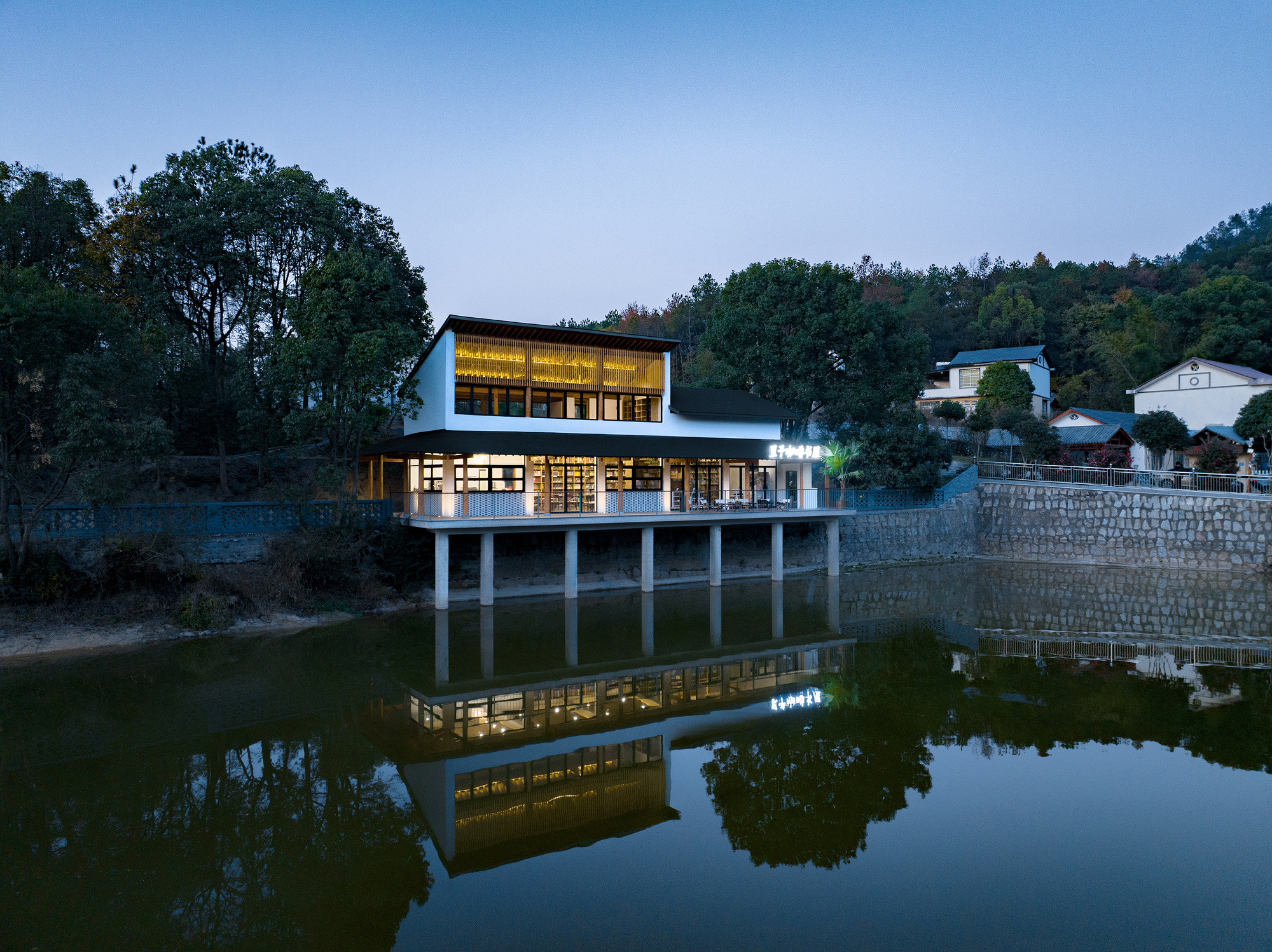 达莎莉乡村咖啡书店丨中国长沙丨ZhiXing Architects-12