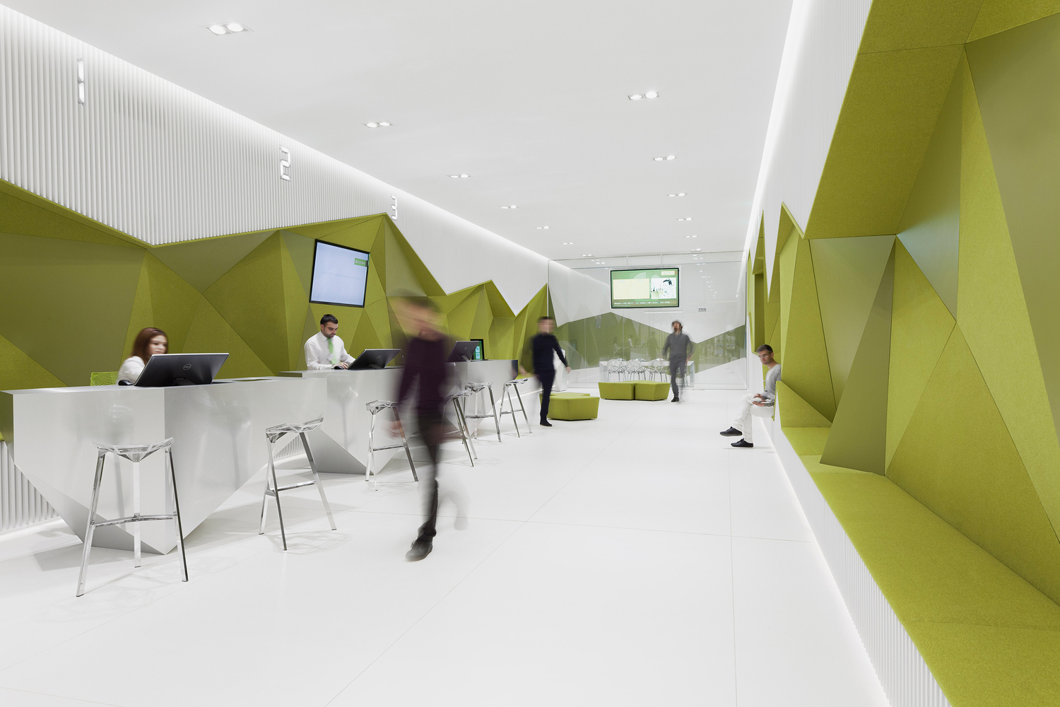 DSK 银行旗舰分行设计,绿色百叶窗与多彩条形打造开放空间-30