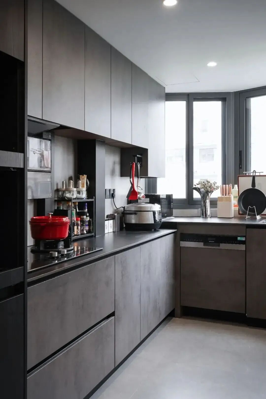 珠海100㎡极简三居，11万全包，黑白灰的魔力，装出高级感-31