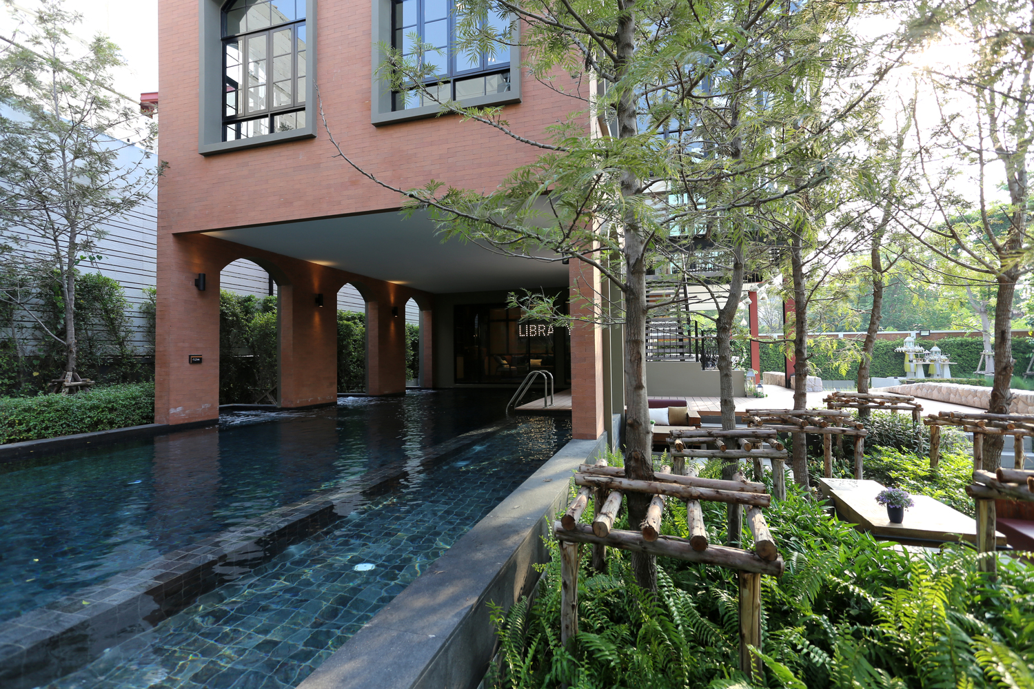 红砖之魅 | 曼谷 Gentry Sukhumvit 俱乐部设计-13