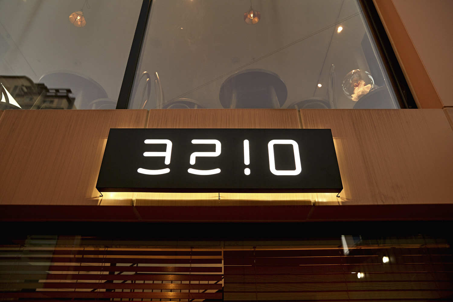 首尔 10 层咖啡厅 | 极简主义的室内设计魅力-18